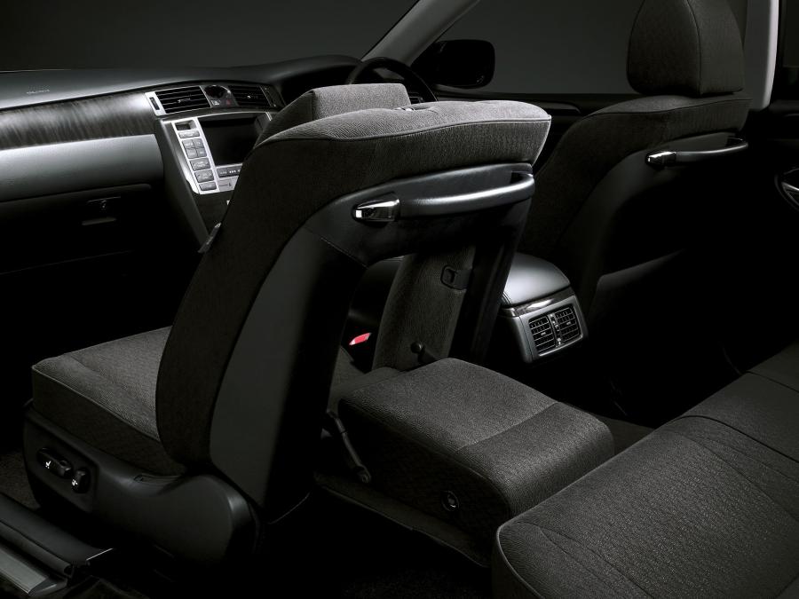  Toyota Crown Majesta 2006 года  (фото 2 из 13)